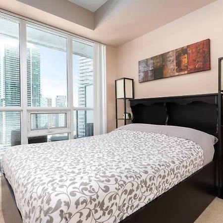 Across From The Cn Tower, Metro Toronto Convention Centre And Rogers Centre In Downtown Toronto Core 아파트 외부 사진