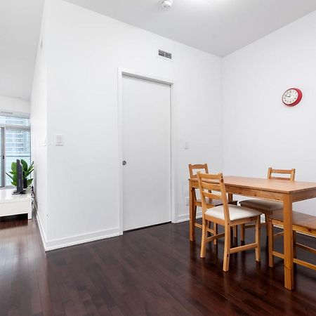 Across From The Cn Tower, Metro Toronto Convention Centre And Rogers Centre In Downtown Toronto Core 아파트 외부 사진
