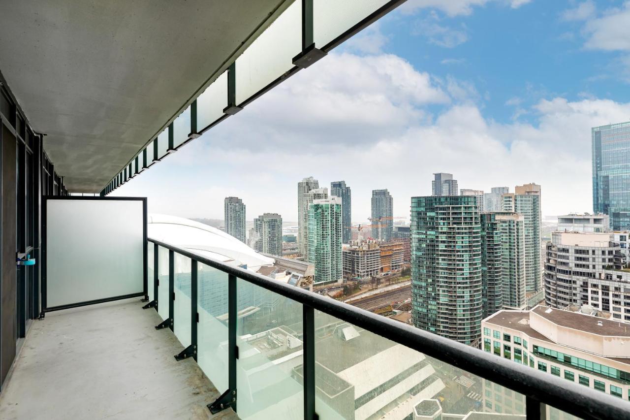 Across From The Cn Tower, Metro Toronto Convention Centre And Rogers Centre In Downtown Toronto Core 아파트 외부 사진