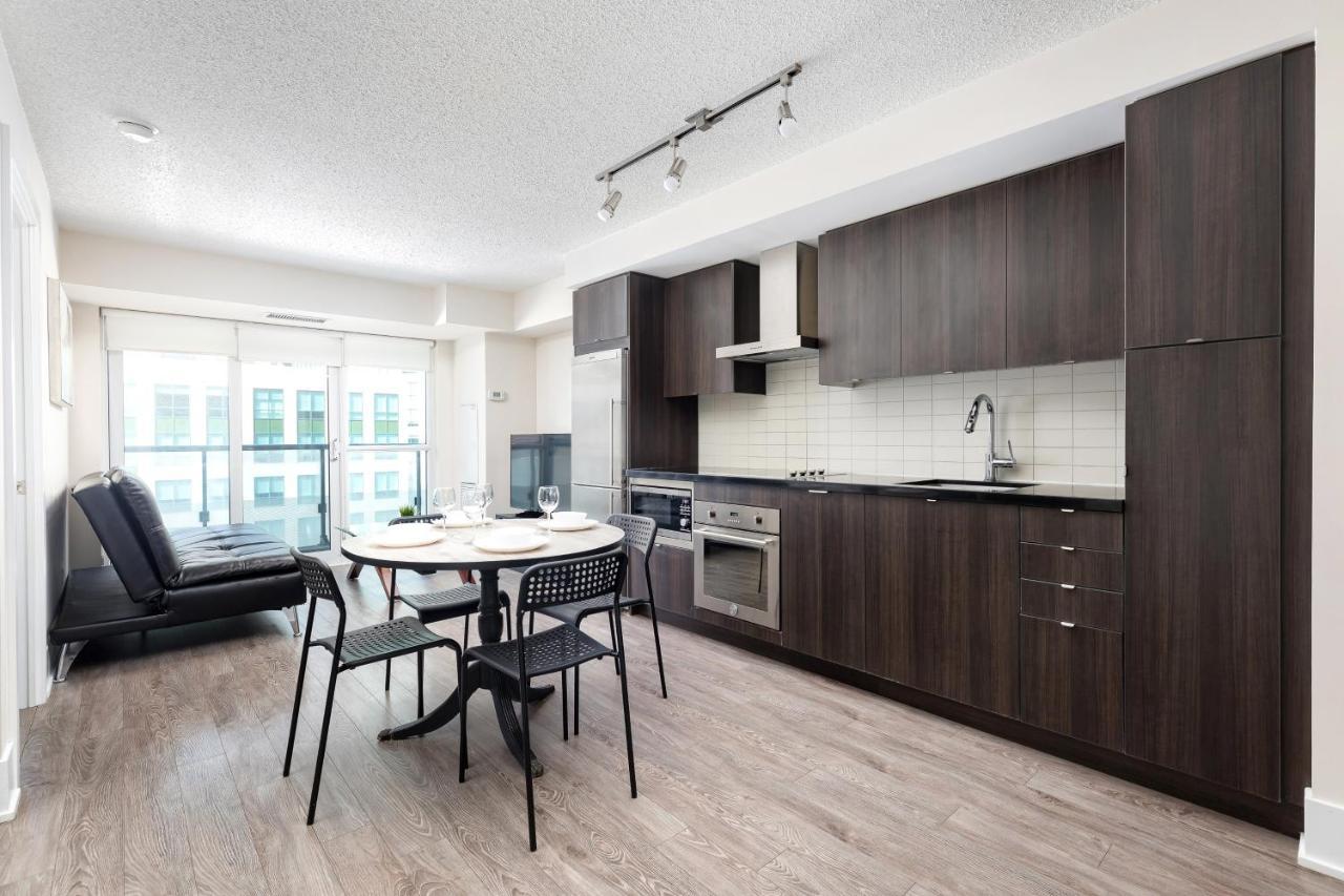 Across From The Cn Tower, Metro Toronto Convention Centre And Rogers Centre In Downtown Toronto Core 아파트 외부 사진