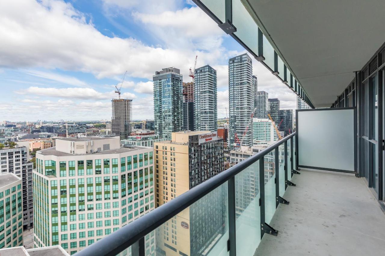 Across From The Cn Tower, Metro Toronto Convention Centre And Rogers Centre In Downtown Toronto Core 아파트 외부 사진