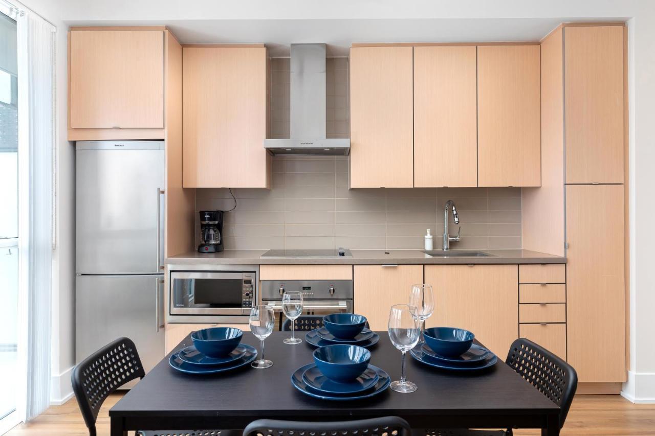 Across From The Cn Tower, Metro Toronto Convention Centre And Rogers Centre In Downtown Toronto Core 아파트 외부 사진