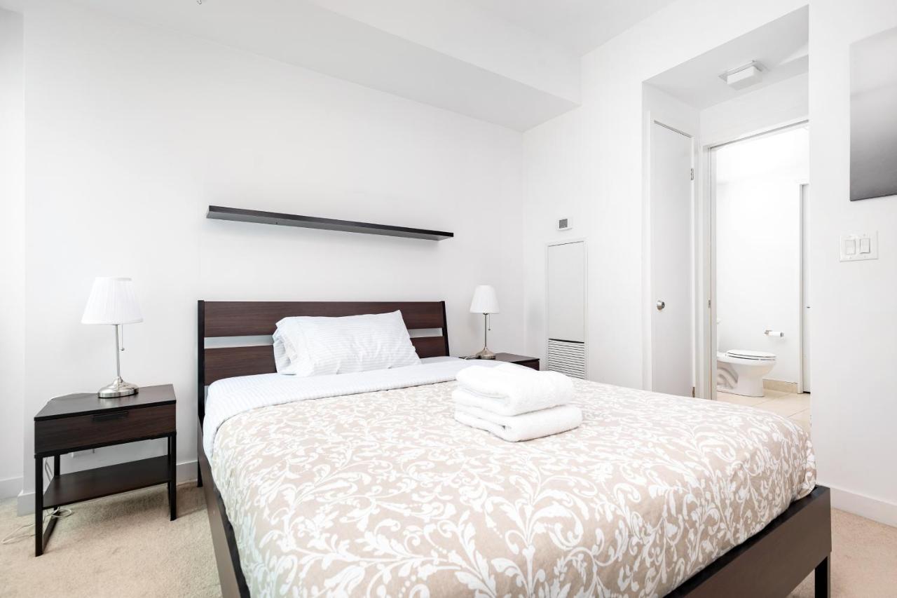 Across From The Cn Tower, Metro Toronto Convention Centre And Rogers Centre In Downtown Toronto Core 아파트 외부 사진