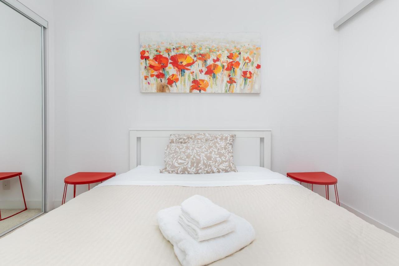 Across From The Cn Tower, Metro Toronto Convention Centre And Rogers Centre In Downtown Toronto Core 아파트 외부 사진