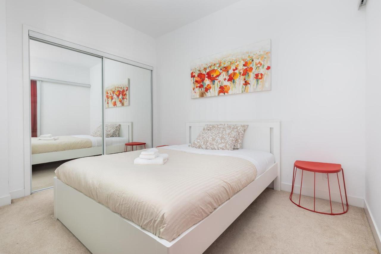 Across From The Cn Tower, Metro Toronto Convention Centre And Rogers Centre In Downtown Toronto Core 아파트 외부 사진