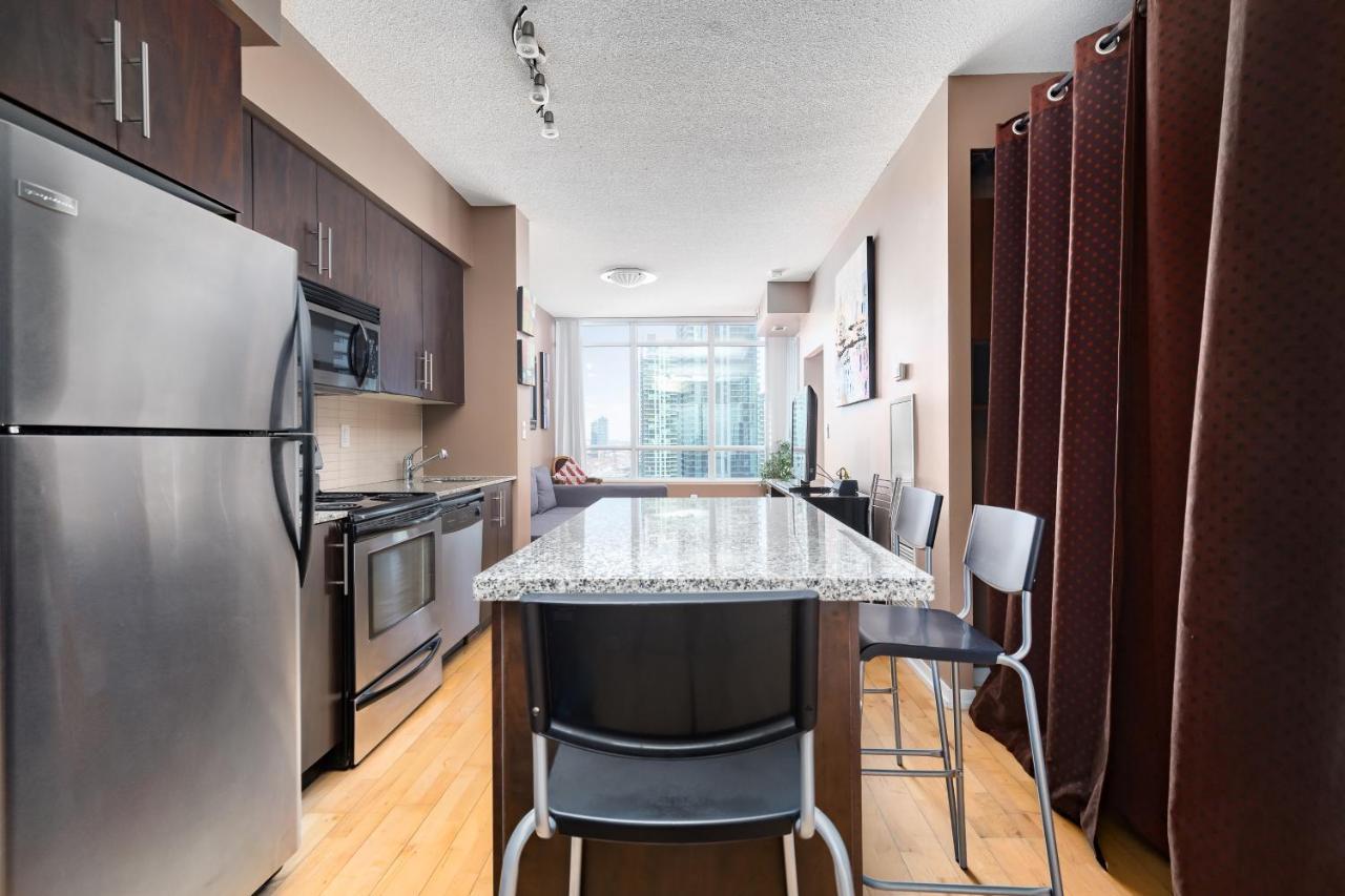 Across From The Cn Tower, Metro Toronto Convention Centre And Rogers Centre In Downtown Toronto Core 아파트 외부 사진