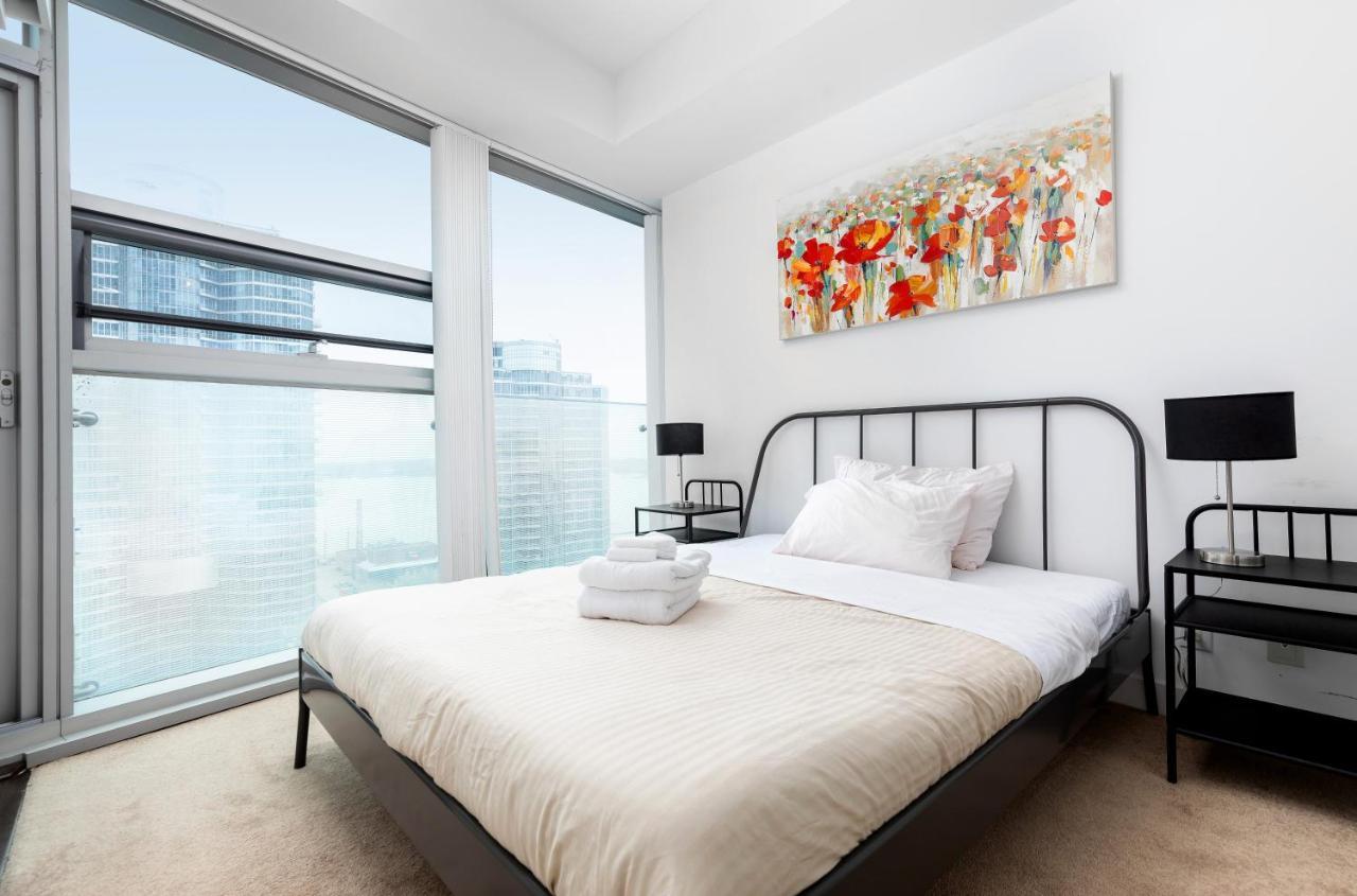 Across From The Cn Tower, Metro Toronto Convention Centre And Rogers Centre In Downtown Toronto Core 아파트 외부 사진