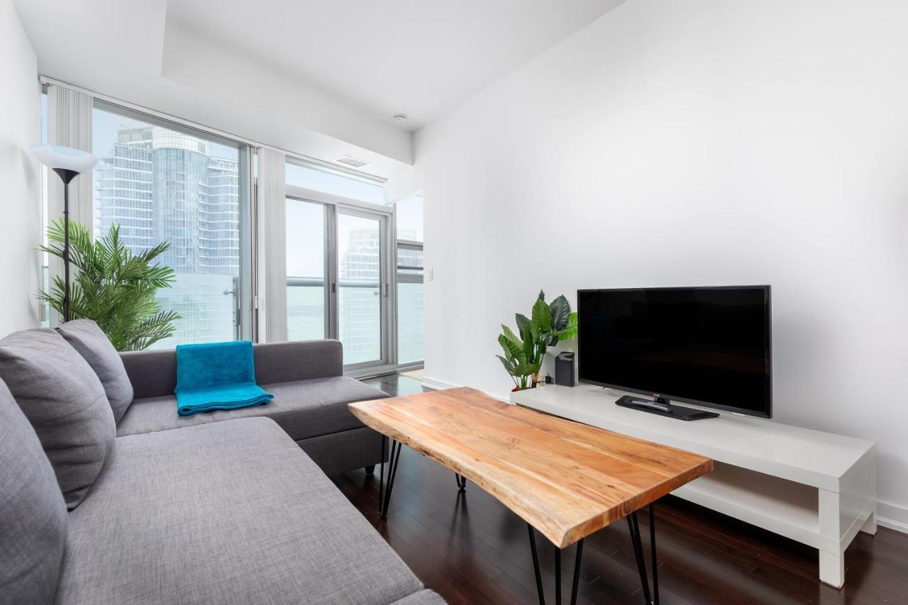 Across From The Cn Tower, Metro Toronto Convention Centre And Rogers Centre In Downtown Toronto Core 아파트 외부 사진