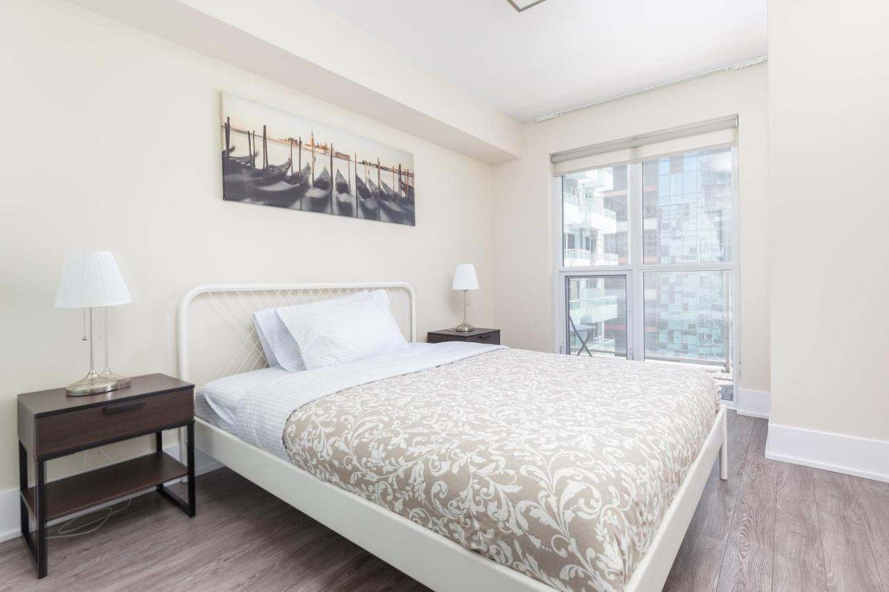 Across From The Cn Tower, Metro Toronto Convention Centre And Rogers Centre In Downtown Toronto Core 아파트 외부 사진